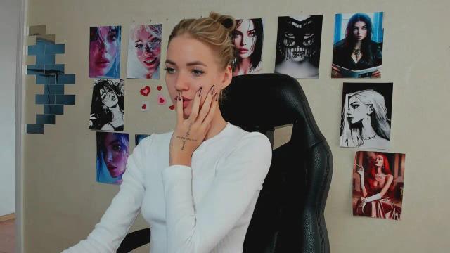 Image 4 of Alyonaqueenn Stream on Streamate on 27 days ago