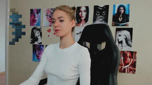 Image 8 of Alyonaqueenn Stream on Streamate on 27 days ago