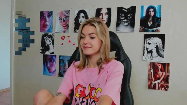 Thumbnail 2, Alyonaqueenn's Stream at Streamate, 25 days ago