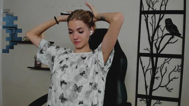 Image 7 of Alyonaqueenn Stream on Streamate on 14 days ago