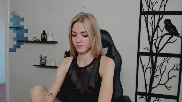 Image 10 of Alyonaqueenn Stream on Streamate on 12 days ago