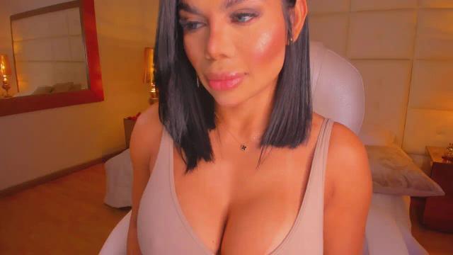 Image 10 of Amy_Lewiss Stream on Streamate on 19 days ago