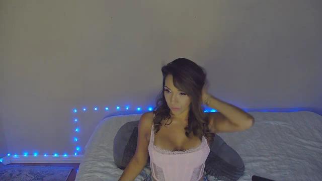 Image 12 of Bella_shine Stream on Streamate on 27 days ago