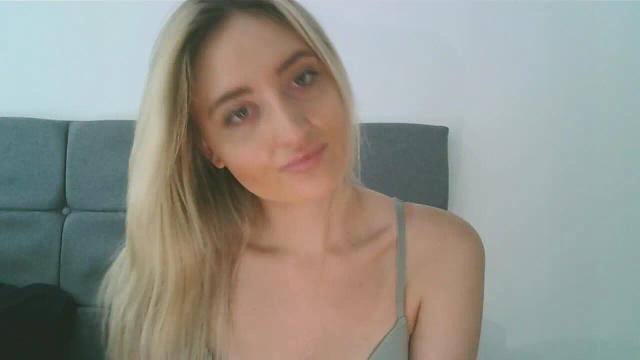 Image 2 of BlondieTeenAmber Stream on Streamate on 1 month ago