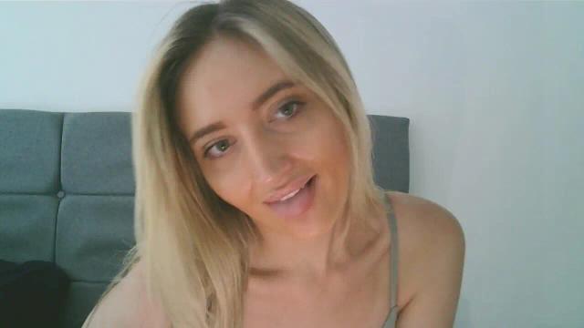 Image 4 of BlondieTeenAmber Stream on Streamate on 1 month ago