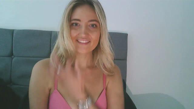 Image 3 of BlondieTeenAmber Stream on Streamate on 1 month ago