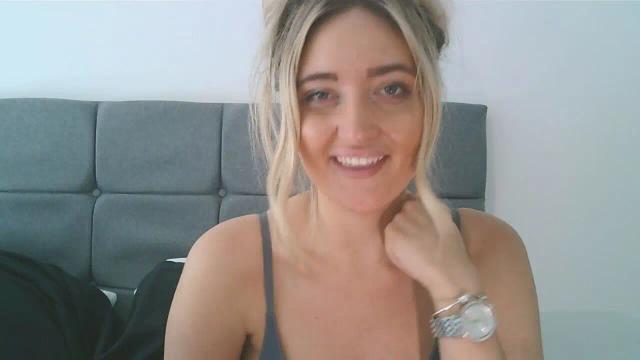 Image 2 of BlondieTeenAmber Stream on Streamate on 1 month ago