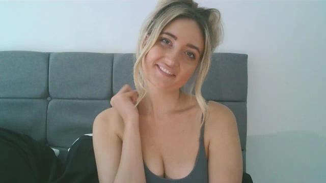 Image 3 of BlondieTeenAmber Stream on Streamate on 1 month ago