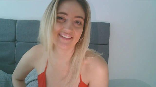 Image 4 of BlondieTeenAmber Stream on Streamate on 27 days ago