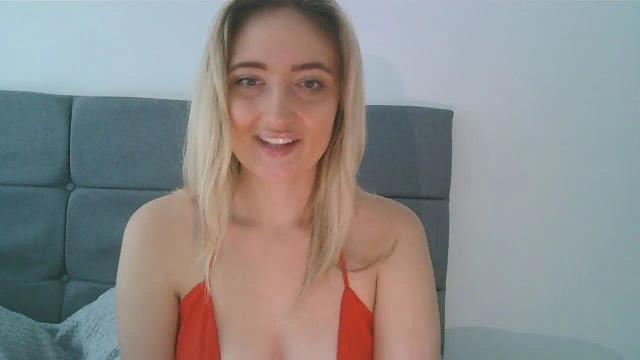 Image 7 of BlondieTeenAmber Stream on Streamate on 27 days ago