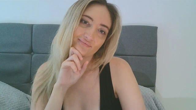 Image 4 of BlondieTeenAmber Stream on Streamate on 26 days ago