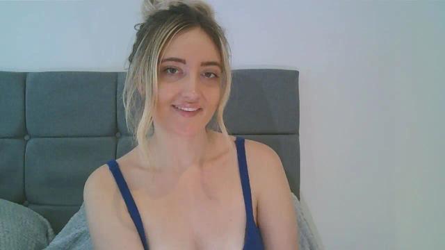 Image 7 of BlondieTeenAmber Stream on Streamate on 25 days ago