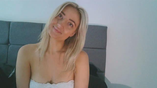 Image 11 of BlondieTeenAmber Stream on Streamate on 19 days ago