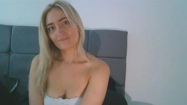 Image 12 of BlondieTeenAmber Stream on Streamate on 19 days ago