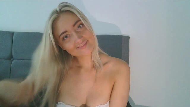 Image 8 of BlondieTeenAmber Stream on Streamate on 19 days ago