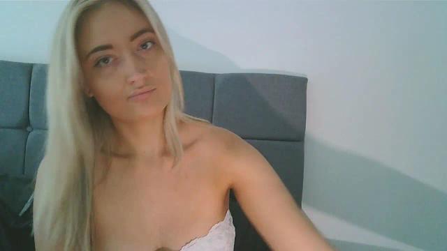 Image 9 of BlondieTeenAmber Stream on Streamate on 19 days ago