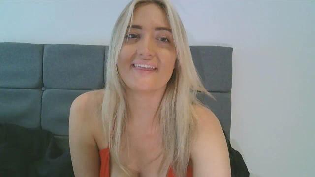 Image 10 of BlondieTeenAmber Stream on Streamate on 17 days ago