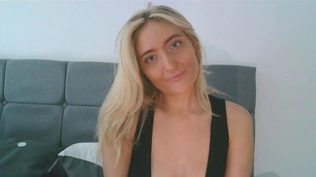 Image 12 of BlondieTeenAmber Stream on Streamate on 4 days ago