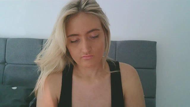 Image 2 of BlondieTeenAmber Stream on Streamate on 4 days ago