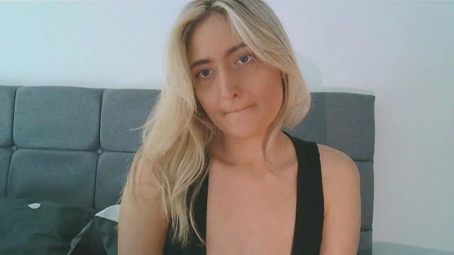 Image 3 of BlondieTeenAmber Stream on Streamate on 4 days ago