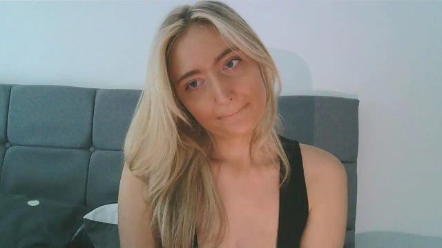 Image 6 of BlondieTeenAmber Stream on Streamate on 4 days ago