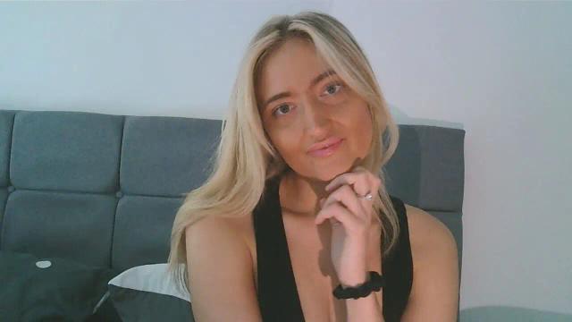 Image 7 of BlondieTeenAmber Stream on Streamate on 4 days ago