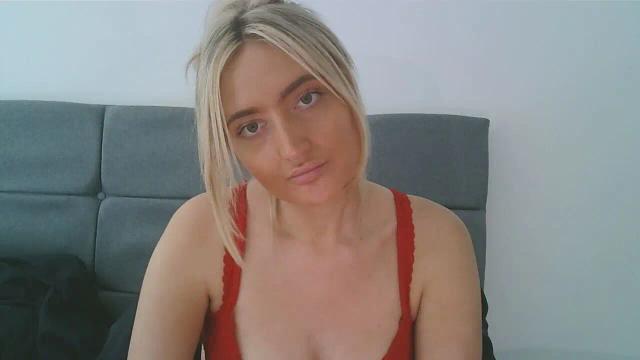 Image 12 of BlondieTeenAmber Stream on Streamate on 2 days ago