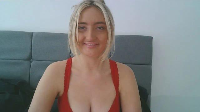 Image 6 of BlondieTeenAmber Stream on Streamate on 2 days ago