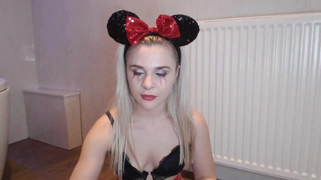 Image 10 of EllieShou Stream on Streamate on 11 months ago