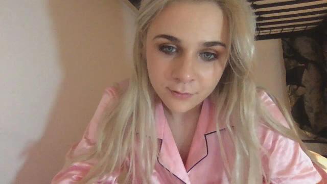 Image 10 of EllieShou Stream on Streamate on 10 months ago