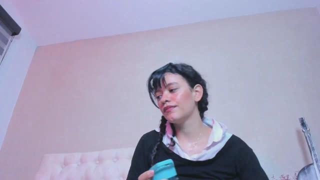 Image 9 of EmiliaJons Stream on Streamate on 27 days ago