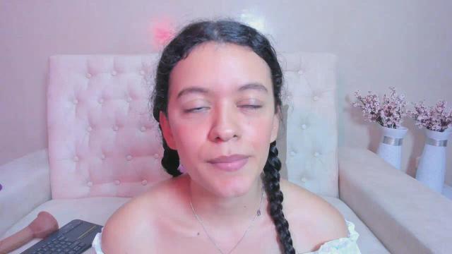 Image 10 of EmiliaJons Stream on Streamate on 24 days ago