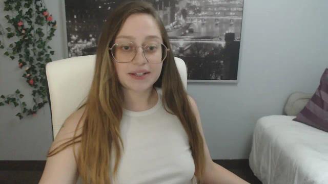 Image 6 of EmilyWebb Stream on Streamate on 27 days ago