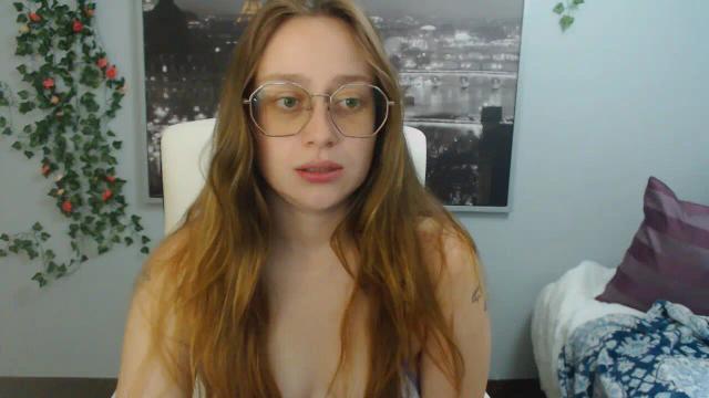 Image 1 of EmilyWebb Stream on Streamate on 25 days ago