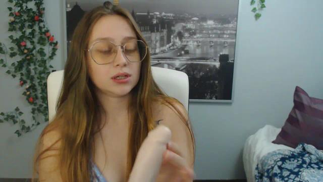 Image 11 of EmilyWebb Stream on Streamate on 25 days ago