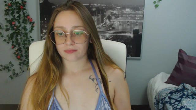 Image 5 of EmilyWebb Stream on Streamate on 25 days ago