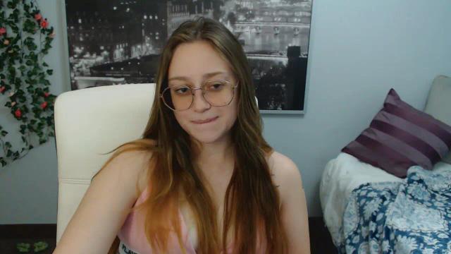 Image 11 of EmilyWebb Stream on Streamate on 21 days ago