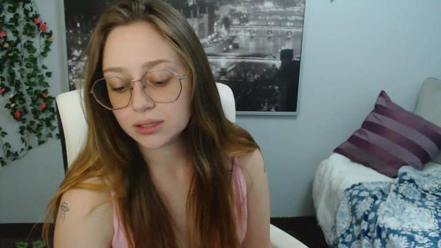 Image 4 of EmilyWebb Stream on Streamate on 21 days ago