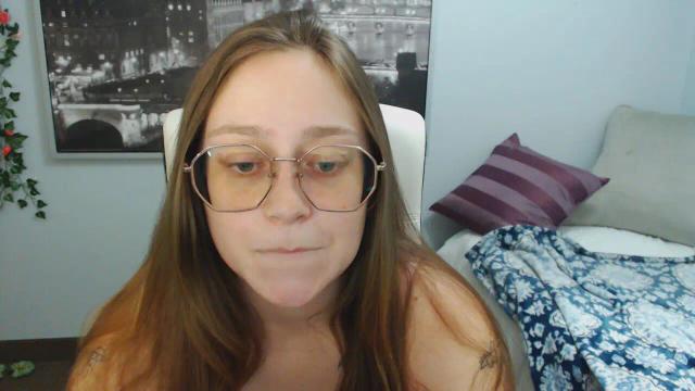 Image 12 of EmilyWebb Stream on Streamate on 15 days ago