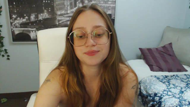 Image 8 of EmilyWebb Stream on Streamate on 13 days ago