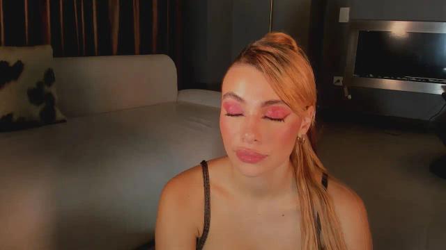 Image 8 of GinevraFedez Stream on Streamate on 22 days ago