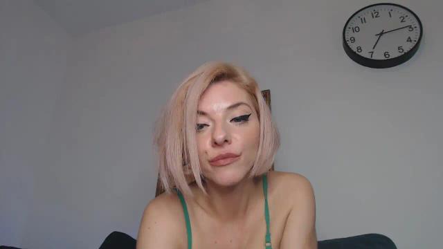 Image 10 of JEANYINNE Stream on Streamate on 10 months ago