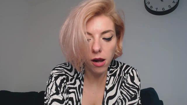 Image 3 of JEANYINNE Stream on Streamate on 9 months ago