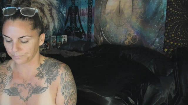 Image 2 of Ladyluvxo Stream on Streamate on 3 days ago