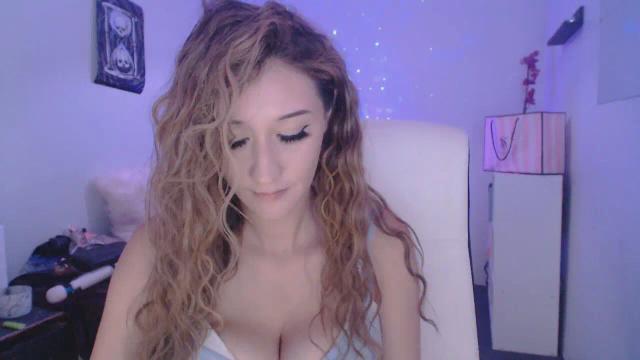 Image 12 of LexiLuthor88 Stream on Streamate on 2 months ago