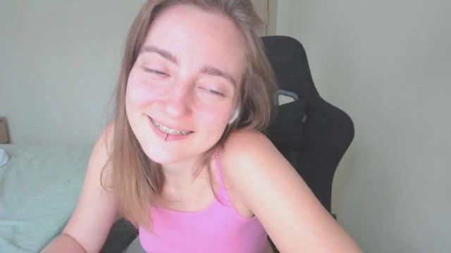 Image 10 of LilSasha Stream on Streamate on 1 month ago