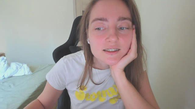 Image 2 of LilSasha Stream on Streamate on 27 days ago