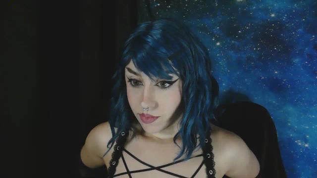 Image 1 of MissVikkiBlue Stream on Streamate on 29 days ago