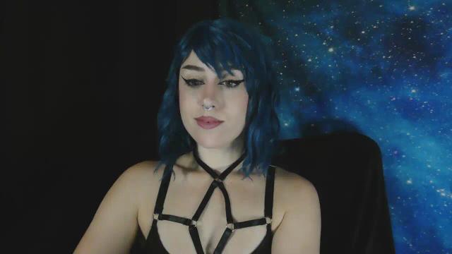 Image 10 of MissVikkiBlue Stream on Streamate on 25 days ago