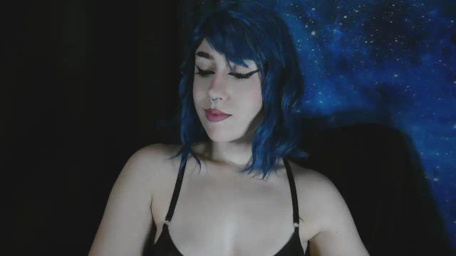 Image 7 of MissVikkiBlue Stream on Streamate on 22 days ago